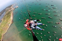 Biển Sơn Trà (Đà Nẵng) nhìn từ dù bay