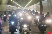 Tối ngày 6/10, hàng ngàn xe máy của người dân từ miền Nam về quê đã được đi trực tiếp qua hầm Hải Vân