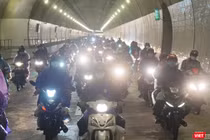 Tối ngày 6/10, hàng ngàn xe máy của người dân từ miền Nam về quê đã được đi trực tiếp qua hầm Hải Vân