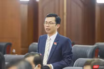 Đại biểu Lê Văn Dũng - Phó Trưởng ban Đô thị HĐND TP Đà Nẵng chất vấn Giám đốc Sở KH&ĐT TP về tình trạng dự án đội vốn