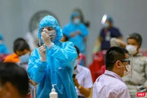 Lực lượng y tế Đà Nẵng tiêm vaccine phòng COVID-19 cho người dân