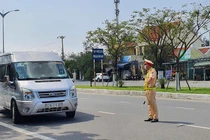 Lực lượng CSGT Công an TP Đà Nẵng kiểm soát người ra vào TP trong đợt dịch COVID-19 bùng phát đợt 3