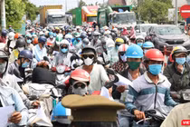 Người dân có quê ở Quảng Nam hối hả rời Đà Nẵng về quê trước giờ áp dụng biện pháp tăng cường phòng dịch COVID-19