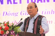 Chủ tịch nước Nguyễn Xuân Phúc phát biểu tại ngày hội đại đoàn kết toàn dân tộc với nhân dân ở xã Ba, huyện Đông Giang, tỉnh Quảng Nam.