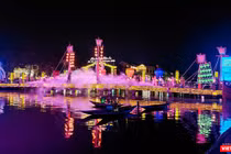 Tối ngày 24/12, cầu An Hội (Hội An) trở thành tâm điểm của đêm "Hội đèn lồng Hội An"