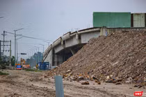 Một góc tuyến đường vành đai phía Tây TP Đà Nẵng đang thi công dở dang