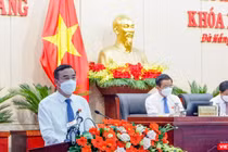 Ông Lê Trung Chinh - Chủ tịch UBND TP Đà Nẵng phát biểu giải trình tại phiên làm việc cuối của kỳ họp thứ 2 HĐND TP Đà Nẵng khóa X, diễn ra chiều ngày 12/8