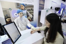 Robot Đông y thay thế các thầy lang bắt mạch kê đơn. Ảnh: VCG.