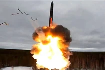 Nga dường như đang chuẩn bị phóng tiếp tên lửa tầm trung siêu thanh Oreshnik. Ảnh: QQnews.