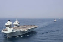 Nhóm tác chiến tàu sân bay HMS Queen Elizabeth của Anh đang hoạt động trên Biển Đông (Ảnh: AP). 