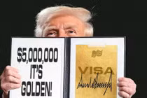 Chương trình "thẻ vàng Visa" của ông Trump đang thu hút sự quan tâm của người giàu nhiều nước. Ảnh: 6park.