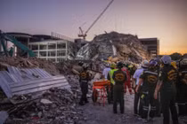 Hiện trường Tòa nhà Văn phòng Kiểm toán ở Bangkok bị sập. Ảnh: Getty.