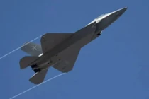 Máy bay chiến đấu tàng hình J-35A bay biểu diễn (Ảnh: Singtao).