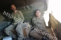 Bức ảnh hai lính Mỹ bị Nga bắt được đăng tải trên Telegram (Ảnh: QQ).