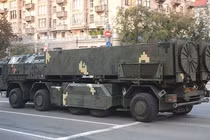 Hệ thống xe phóng tên lửa Grom-2 do Ukraine tự phát triển (Ảnh: Thepaper)