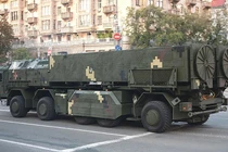 Hệ thống xe phóng tên lửa Grom-2 do Ukraine tự phát triển (Ảnh: Thepaper)
