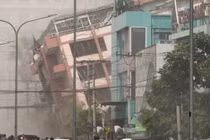 Nhà dân ở Myanmar bị nghiêng do động đất. Ảnh: Dongfang.