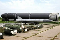 Ngày 5/12/1994, Ukraine kí Bản ghi nhớ Budapest, chấp nhận giao nộp vafd phá hũy vũ khí hạt nhân để đổi lấy sự đảm bảo an ninh của Mỹ và phương Tây (Ảnh: Sohu).