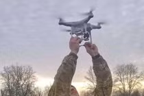 Hãng sản xuất máy bay không người lái DJI bị cáo buộc mở tính năng AeroScope cho Nga sử dụng trong cuộc chiến chống lại Ukraine (Ảnh: 6parrk).