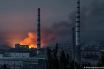 Chiến sự tại Nhà máy hóa chất Azot ở thành phố Severodonetsk đang diễn ra ác liệt (Ảnh: Reuter).