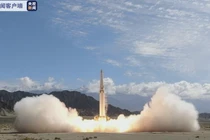 Đài Truyền hình Trung Quốc hôm 21/8 công bố vụ phóng thử tên lửa DF-15B (Ảnh: CCTV).