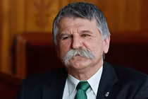 Chủ tịch Quốc hội Hungary nói khi trả lời đài truyền hình "ông Zelensky có vấn đề về tâm thần" (Ảnh: QQ).