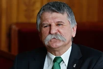 Chủ tịch Quốc hội Hungary nói khi trả lời đài truyền hình "ông Zelensky có vấn đề về tâm thần" (Ảnh: QQ).