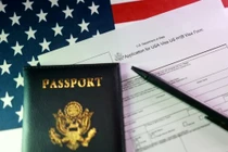 Chỉ thị mới của Bộ Ngoại giao chặn con đường nhập cư Mỹ của số lượng lớn người nước ngoài muốn có thẻ xanh Mỹ. Ảnh: Reuters.