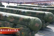 Đội hình tên lửa đạn đạo chiến lược DF-61 tại cuộc duyệt binh. Ảnh: HK01.