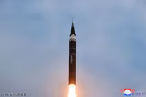 Tên lửa Hwasong-16B rời bệ phóng. Ảnh: KCNA.