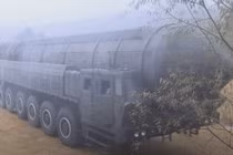 Tên lửa liên lục địa Hwasong-19 của Triều Tiên (Ảnh: Reddit).