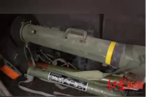Tên lửa Javelin và súng phóng lựu Panzerfaust được lính Ukraine mang đổi cho quân Nga lấy đồ hộp (Ảnh: Hongxing).
