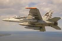 Máy bay F/A18 “Super Hornet” phóng thử nghiệm thành công tên lửa chống bức xạ tầm xa AARGM-ER (Ảnh: US Navy).