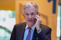 Chủ tịch FED Jerome Powell bị hai blogger Nga giả danh Tổng thống Ukraine chơi khăm (Ảnh: Creaders).