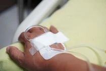 Mặc dù giá rất đắt nhưng ngày càng có nhiều người tiêm tế bào gốc để mong kéo dài tuổi xuân, Ảnh: Sina.