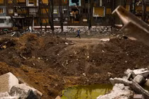 Bên cạnh thiệt hại về quân sự trên chiến trương, Ukraine còn bị thiệt hại nặng nề cho tiêu hao về kinh tế, tài chính (Ảnh: HK01).