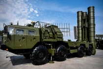 Hệ thống tên lửa phòng không S-400 của Nga - loại vũ khí được nhiều nước ưa thích (Ảnh: Getty).