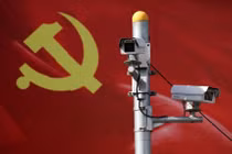 Sắp đến Đại hội đại biểu ĐCSTQ lần thứ XX, Trung Quốc ban hành quy định mới hạn chế người thân cán bộ lãnh đạo kinh doanh nhằm siết chặt quyền lực công (Ảnh: Reuters).