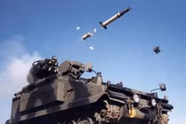 Xe bọc thép phòng không Stormer của Anh viện trợ Ukraine đã được chuyển tới Kiev (Ảnh: BAE).