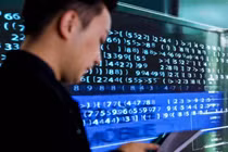 Số lượng bằng sáng chế trí tuệ nhân tạo Trung Quốc chiếm 60% toàn cầu, lượng tiêu thụ token trung bình hàng ngày vượt quá 30 nghìn tỷ, tăng hơn 300 lần trong một năm rưỡi qua. Ảnh: Singtao. 