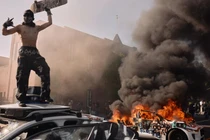 Biểu tình chống thực thi Luật di trú ở Los Angeles đã diễn biến thành bạo động. Ảnh: AFP.