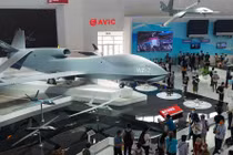  Máy bay không người lái WZ-7 lần đầu tiên trưng bày tĩnh tại Triển lãm Chu Hải được đặc biệt quan tâm (Ảnh: Xinhua)