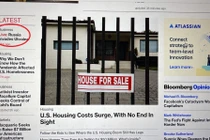 Tin sai sự thật "Nga đã xâm lược Ukraine" nằm trên đầu trang web Bloomberg suốt 30 phút mới được gỡ xuống (Ảnh: Đông Phương).