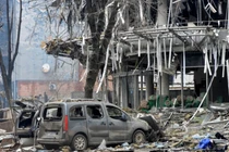 Nhiều khu dân cư ở Ukraine bị bom đạn tàn phá. Ảnh: QQnews.