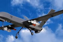 Máy bay không người lái được gắn tên lửa đẩy phụ. Ảnh: Sohu.