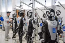 Các hợp đồng trị giá hàng trăm triệu Nhân dân tệ làm dấy lên cơn sốt tranh giành nhân tài của các doanh nghiệp robot hình người. Ảnh: Sohu.