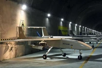 Máy bay không người lái Mohajer-6 của Iran ở căn cứ dưới lòng đất (Ảnh: Sohu).