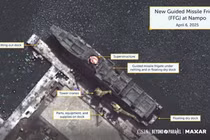 Ảnh vệ tinh chụp khu trục hạm Triều Tiên đang đóng. Ảnh: Maxar.