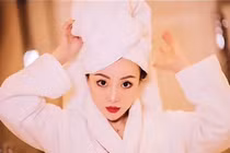 Hotgirl khoe giàu "Eva" Lý Thái Vân, vợ của ông trùm Prince Group Chen Zhi. Ảnh: KKnews.