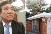 "Pháp sư" Jeon Seong-bae và nhà riêng của ông. Ảnh: Ifeng.